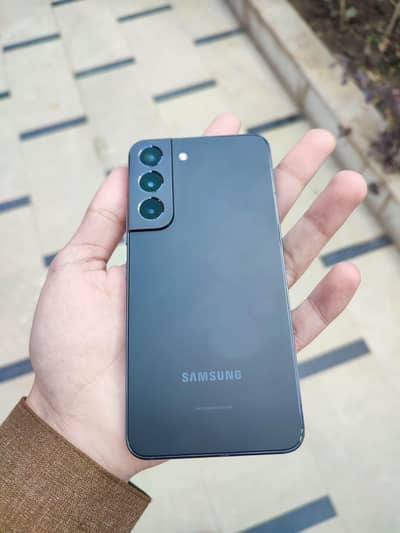 galaxy s22 5g with charger