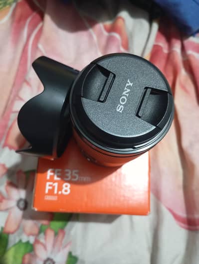 Sony 35 1.8 lens mint condition