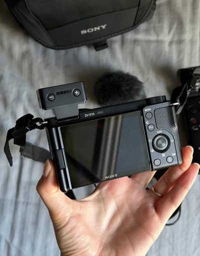 Sony ZVE10 Bundles Offer 10/10 Condition With Kit lens