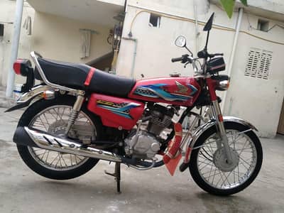 Honda 125 model 2024.  condition 10by10 call 03136591166
