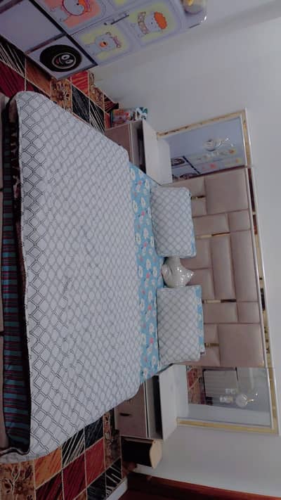 Bed set with dressing