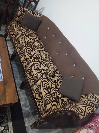 5 Seater Sofa Set with center table, urgent sale