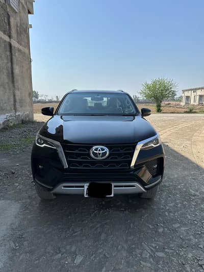 toyota fortuner v model 2022