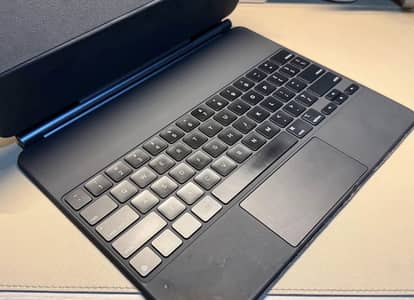 Apple Magic Keyboard 12.9 inches working with ipad pro & ipad air