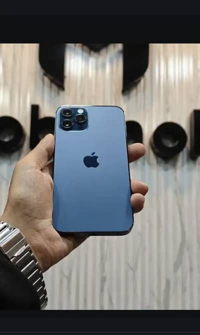 I phone 12 pro With 7 covers + "qua tab 01 free"