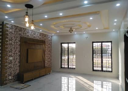 7 Marla House Up For Sale In Bahria Town Phase 8 - Abu Bakar Block