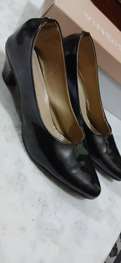 Selling Heels | Size 8 |