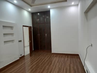 10 marla Outstanding lower Portion In PIA HOUSING SOCIETY