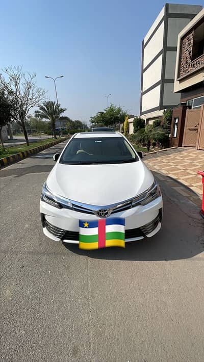 Toyata corolla grande 1.8 white colour