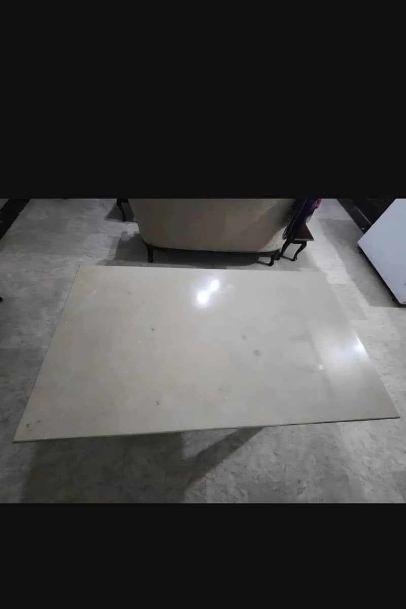 Dinning table 0