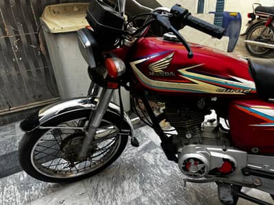 2016 Modle Honda 125 Bio Mattric available
