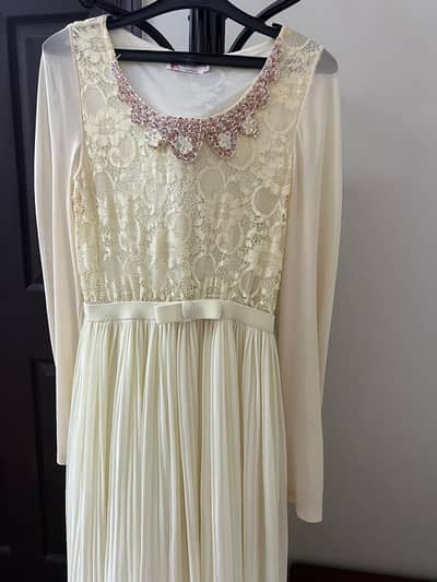 BEAUTIFUL PARTY WEAR GOWN