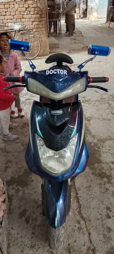 evee yfuture electric scooty