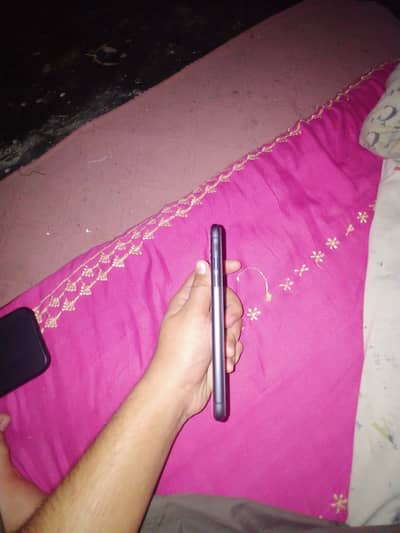 iPhone 11 4/64 battery health 92