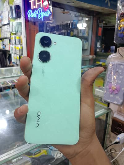 Vivo y03 8Gb ram 128Gb rom and eyerborards plus eyerborards pouch free