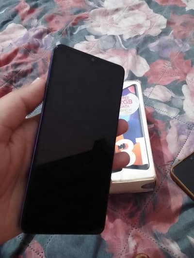 with box hy lekin charj b mi jayga