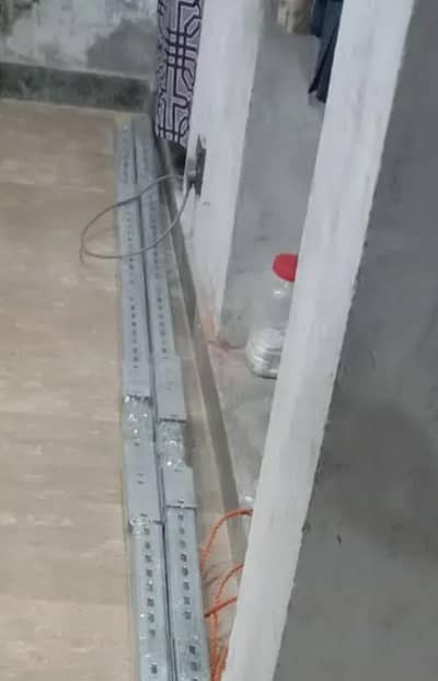 1 MPPT charge controller and two solar stand for sale