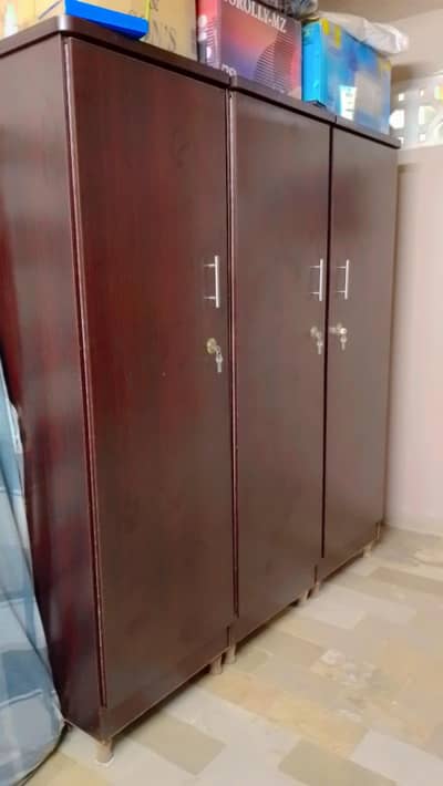 3door Almari (door separate partition)