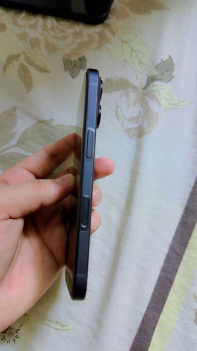 IPhone 16 Clr Black 2 days use