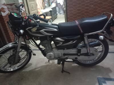 Honda 125 2022 Model Lush Condition For Sale in Sialkot