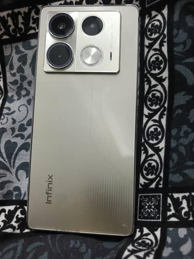 INFINIX NOTE 40  ONLY PHONE 10 BY 9.5 CONDITION