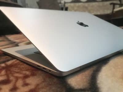 MacBook pro 2019 core i9 9th 32 512 4gb gpu