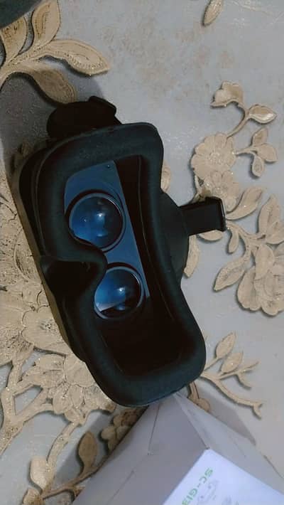 VR HEADSET WITH BOX