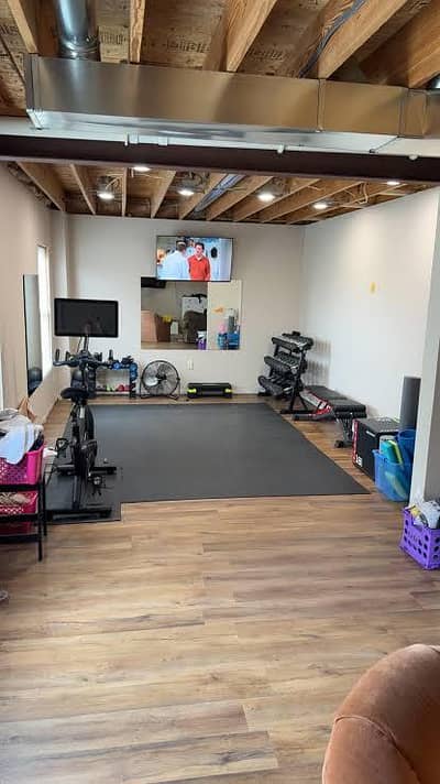 Female Receptionist And Gym Trainer For a gym