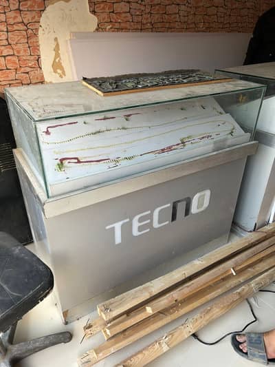 1 cash counter nd 1 mobile phone counter