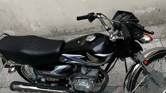 Honda 125 2025 black Colour
