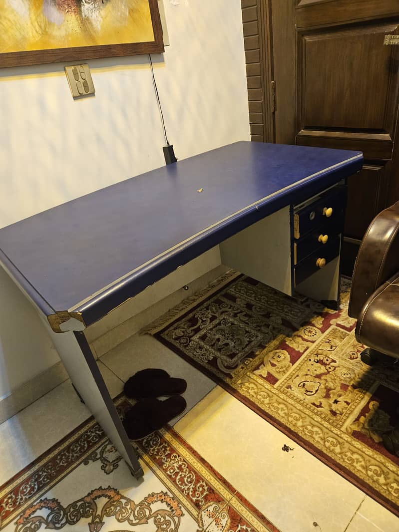 Study table ans chair 0