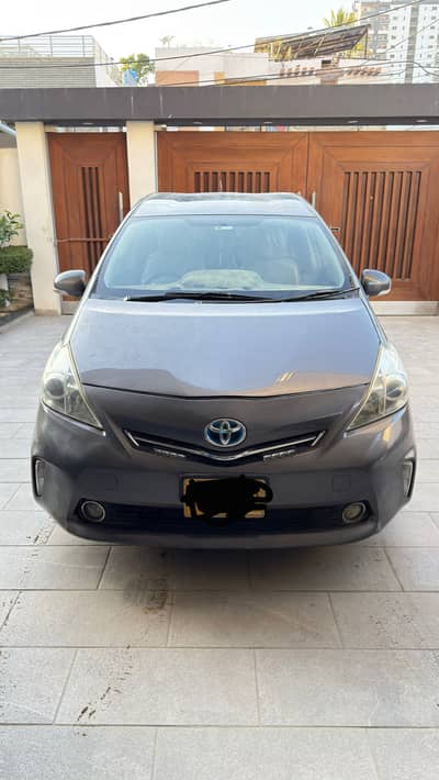 Toyota prius alpha s touring