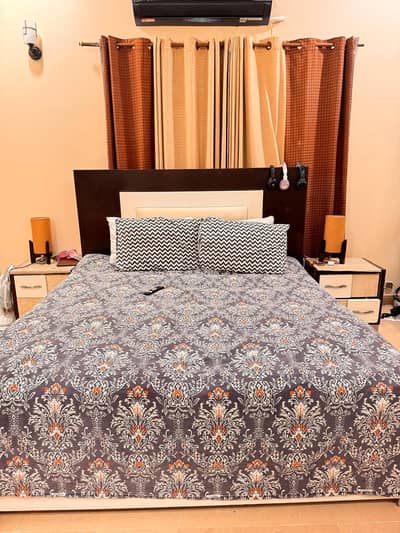 Bed with side tables & dressing