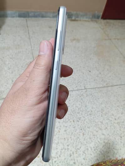 Samsung a72 with box condition saaf hai 8 128