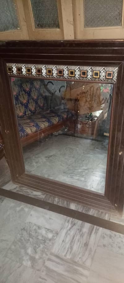Looking glass or mirror fixed in wooden frame 03004331882
