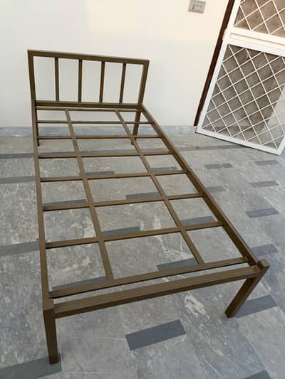 Strong Iron Single Bed, Comfortable and Easy to Use