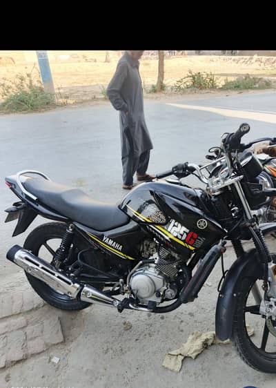 Yamaha YBR125 G black