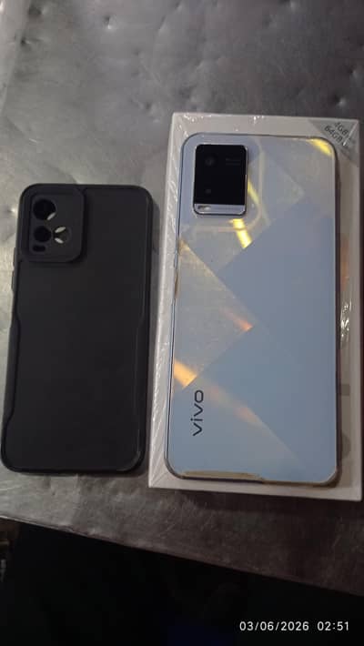 vivo y21 4gb 64gb all ok box bhi hai