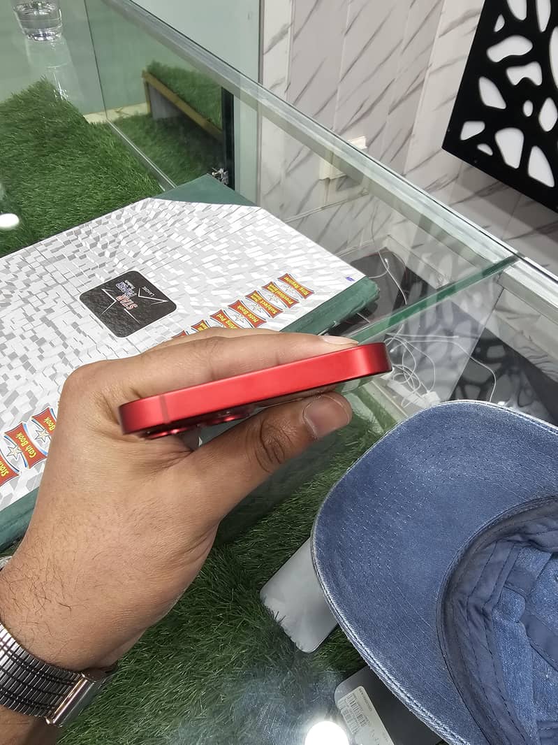 iPhone 13 4