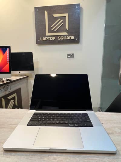 Apple MacBook Pro M1 16GB 512GB 16-inches A2485