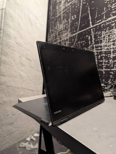 Toshiba x20w-d Fully touch & rotatable (lightweight)