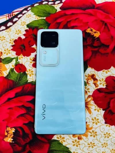 Vivo V30