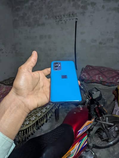 one plus 9 5g 8+8 128 gb  location 184/9L