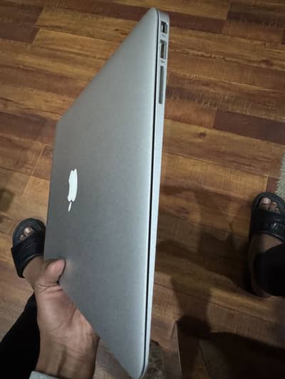 MacBook Air 2017  8GB RAM  128GB SSD