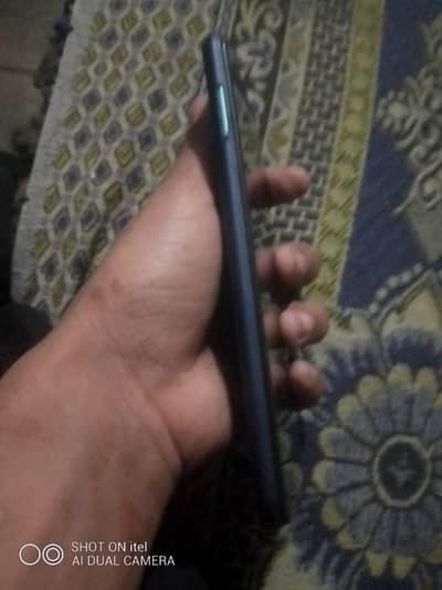 back camera cover ni hai  or panel kharb hai baki all ok