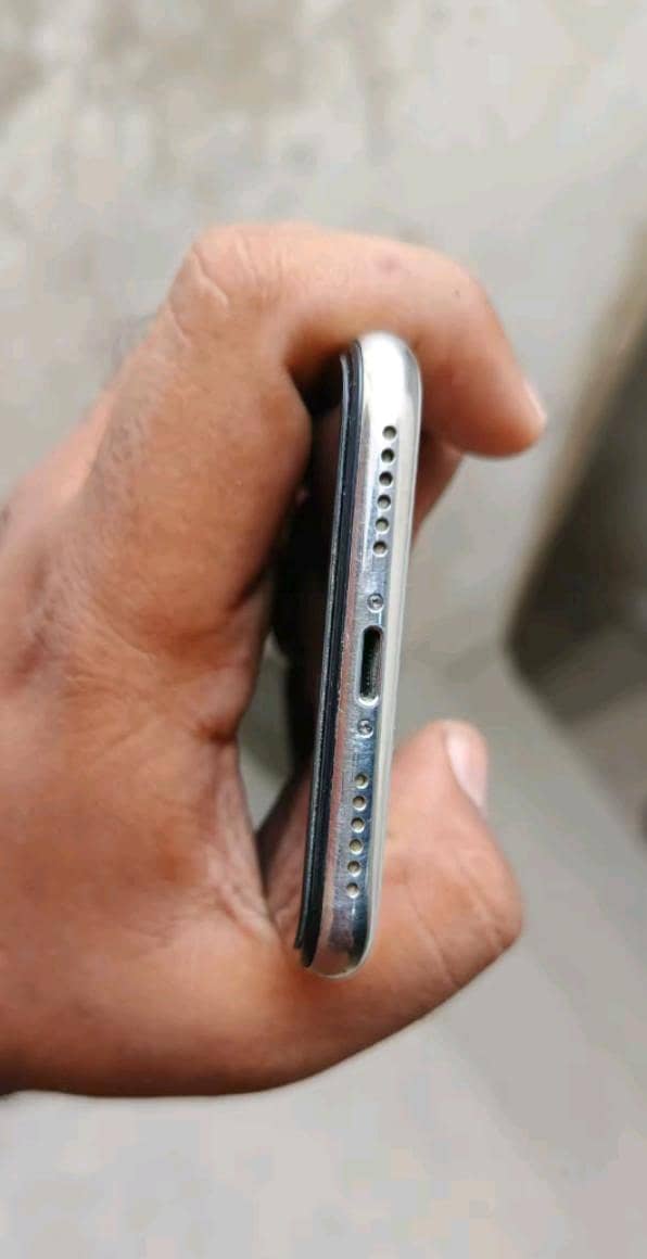 I phone xs Non PTA 4