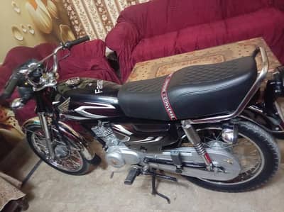 Honda 125 2022 Model Lush Condition For Sale in Sialkot