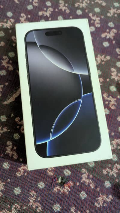 iPhone 16 pro | factory unlock | 128 gb | 93 battery health | with box