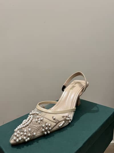 Pearl mesh Heels