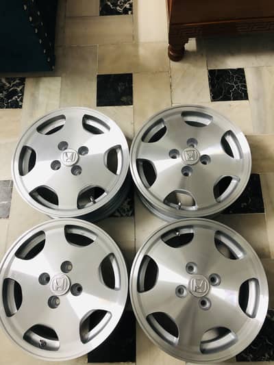 Honda civic 2000 oem rims in good condition